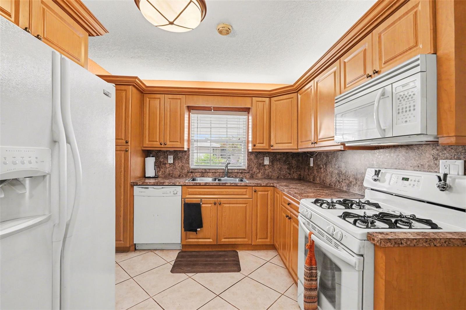 Image 5 of 39 For 7815 Woodlynne Avenue