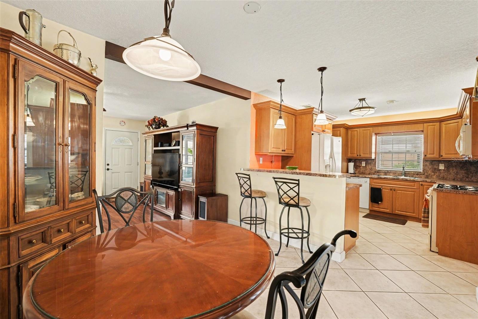 Image 6 of 39 For 7815 Woodlynne Avenue