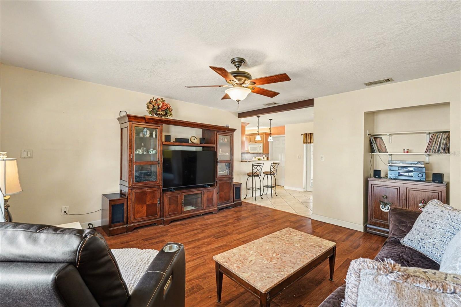 Image 7 of 39 For 7815 Woodlynne Avenue