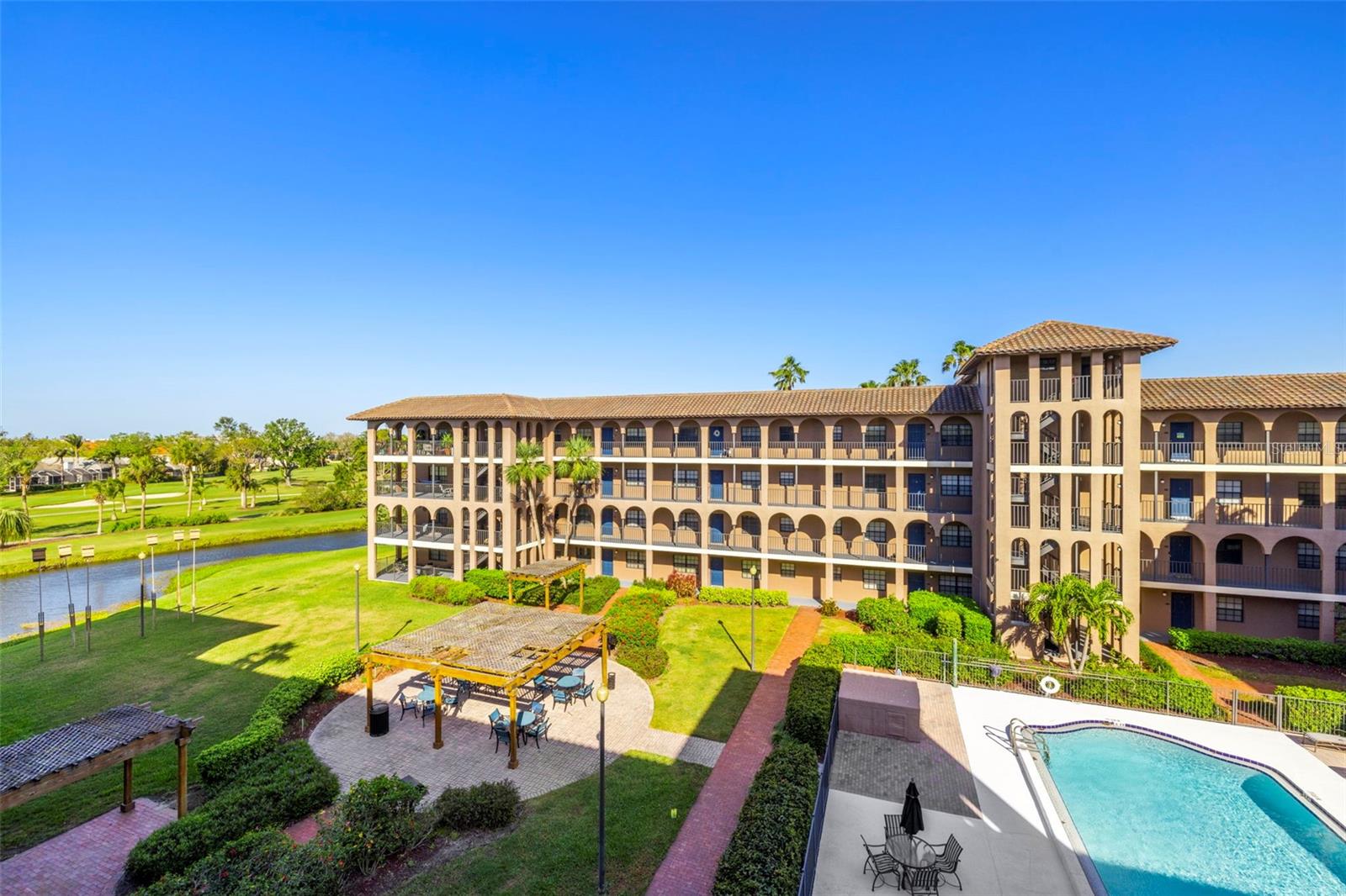 Image 24 of 29 For 6100 Gulfport Boulevard S 414