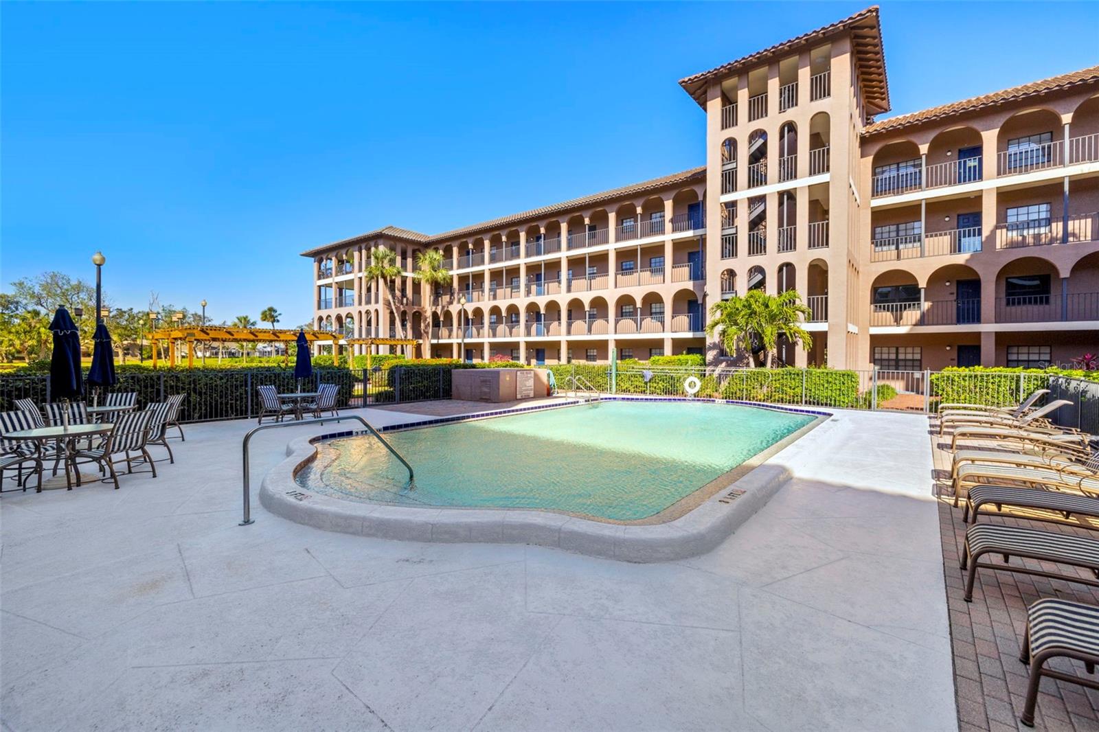 Image 26 of 29 For 6100 Gulfport Boulevard S 414