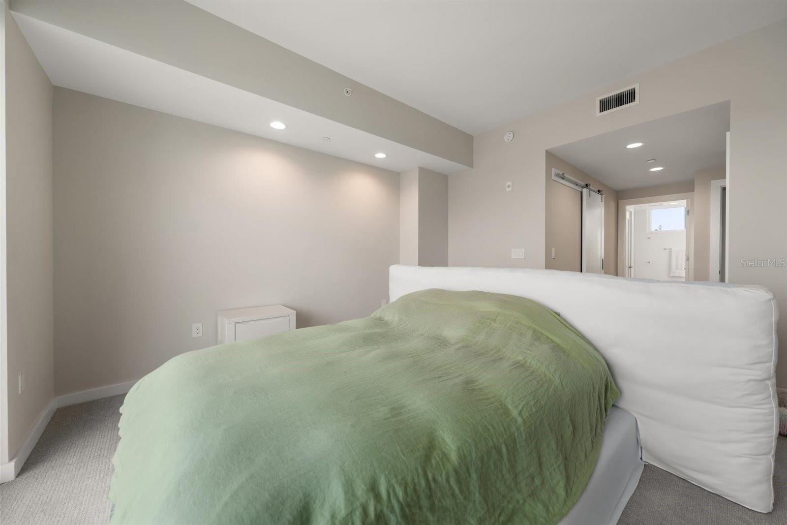 Image 33 of 38 For 900 Osceola Avenue 401