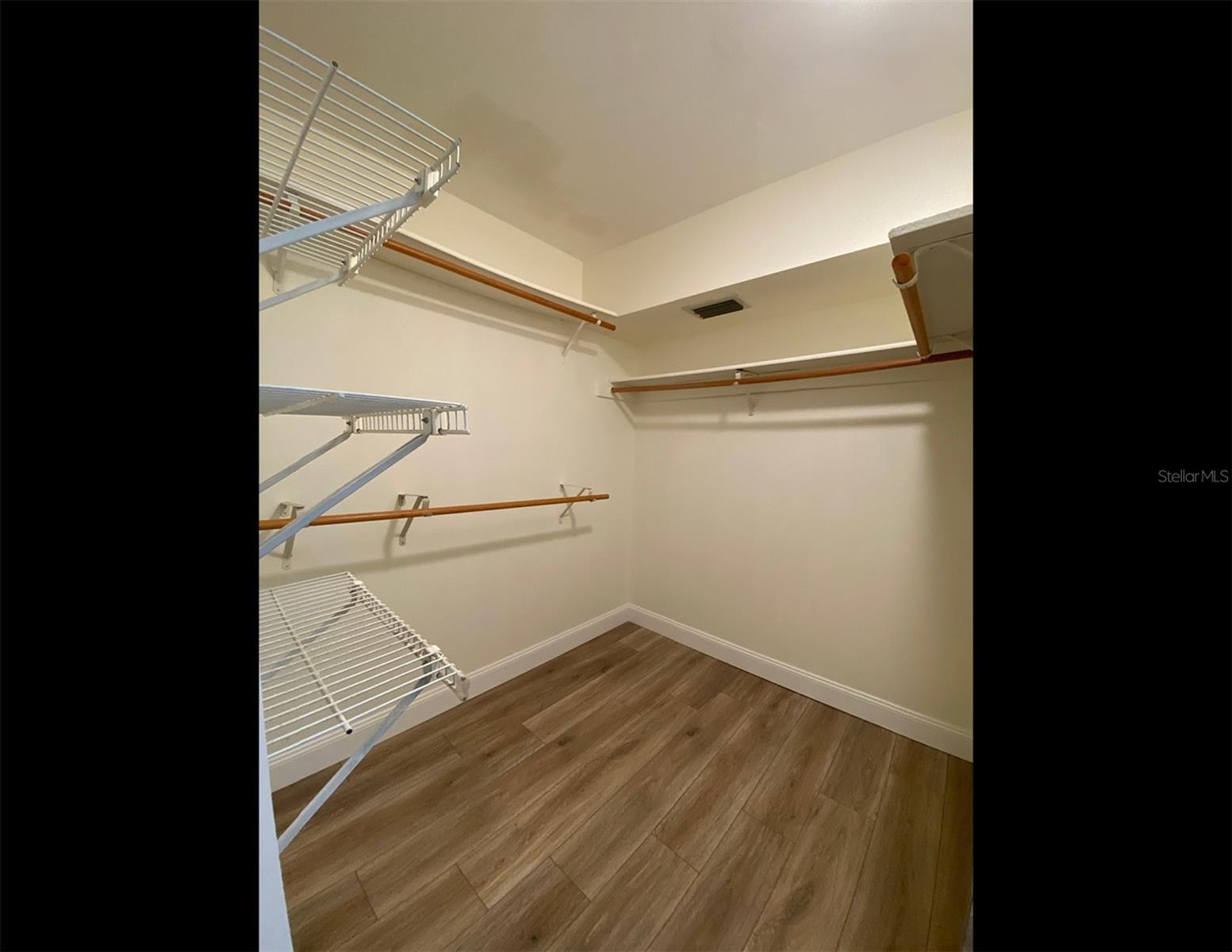 Image 10 of 17 For 1506 Bay Villa Place A