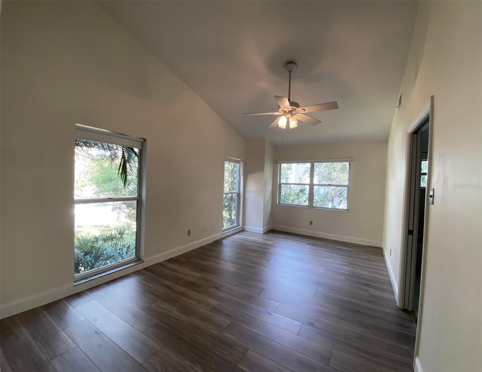 Image 8 of 17 For 1506 Bay Villa Place A