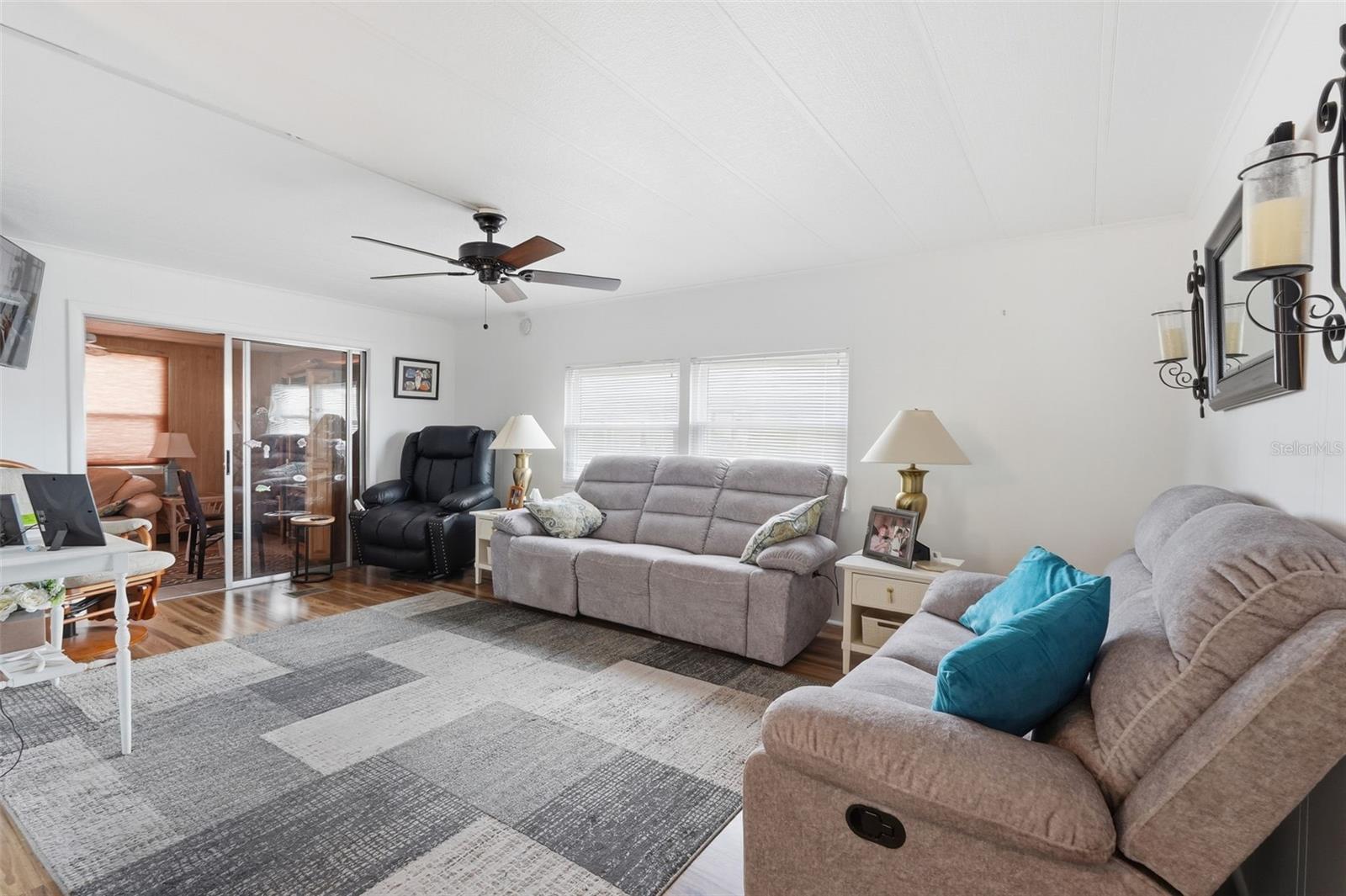 Listing photo id 9 for 2049 Manoa Drive