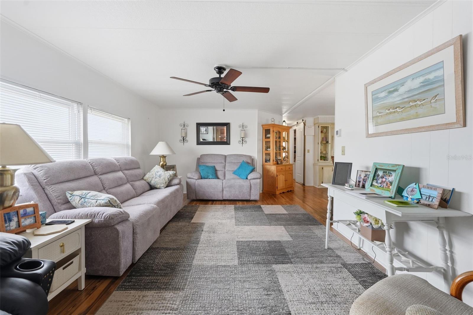 Listing photo id 10 for 2049 Manoa Drive