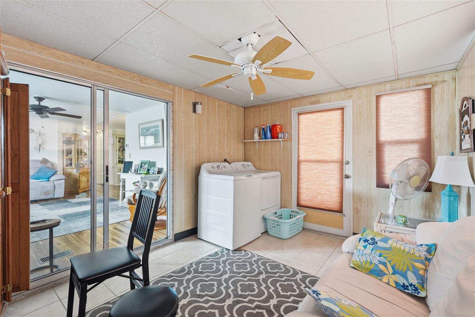 Listing photo id 11 for 2049 Manoa Drive