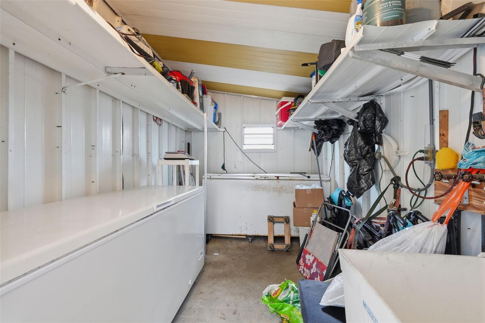 Listing photo id 12 for 2049 Manoa Drive