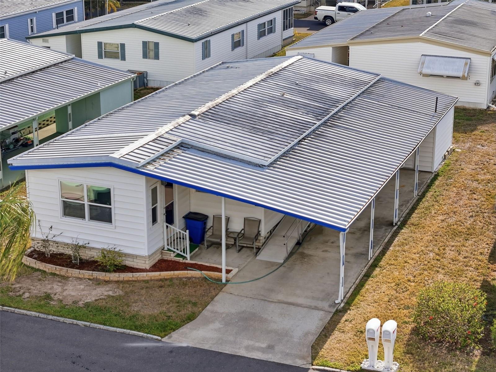 Listing photo id 13 for 2049 Manoa Drive