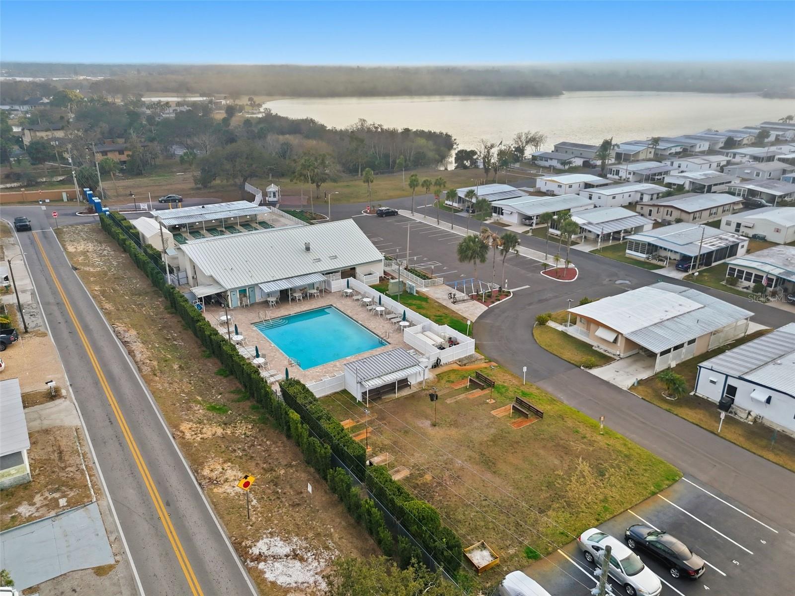 Listing photo id 15 for 2049 Manoa Drive