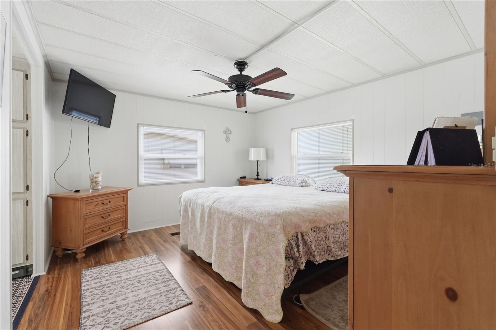 Listing photo id 0 for 2049 Manoa Drive