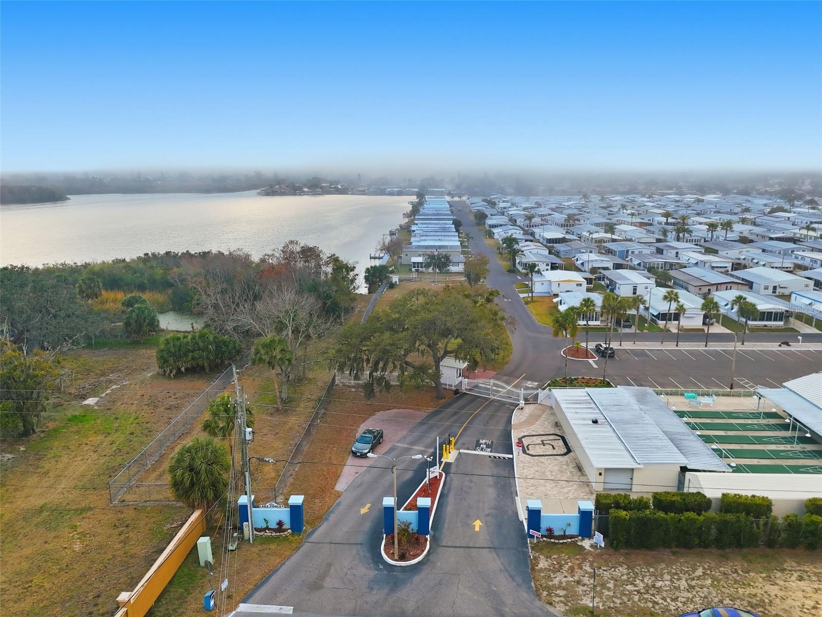 Listing photo id 18 for 2049 Manoa Drive