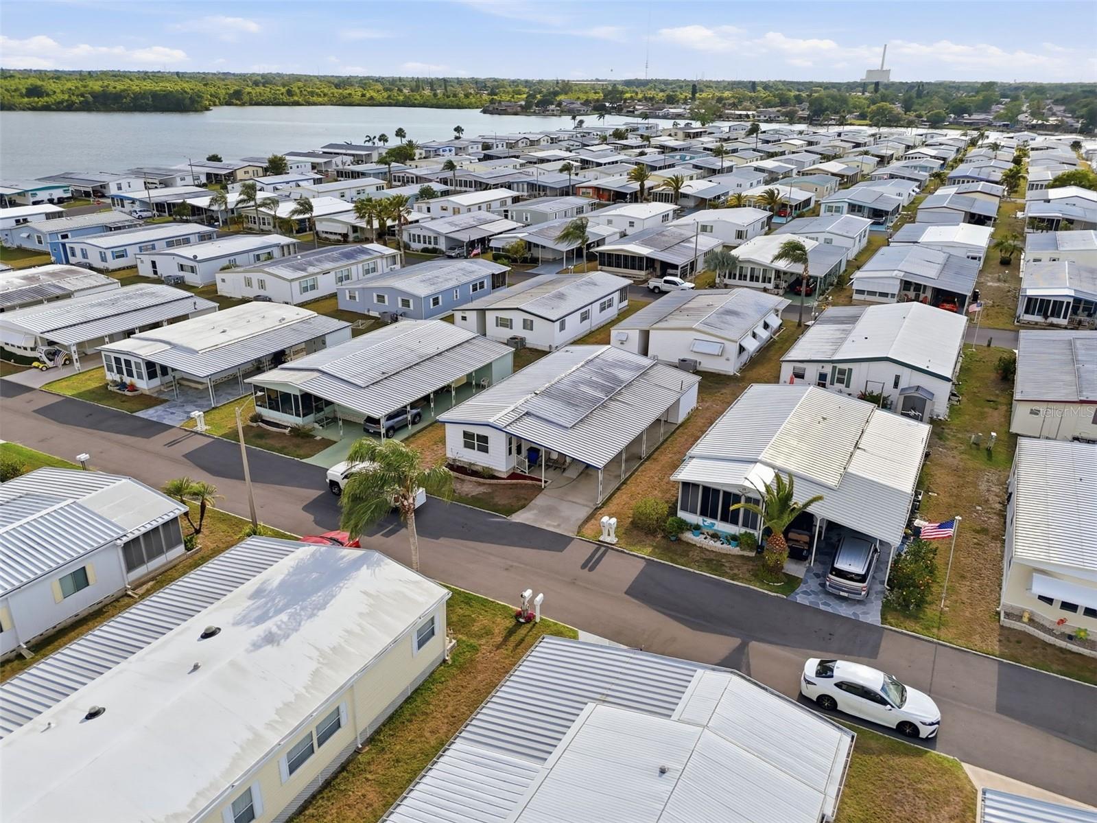 Listing photo id 23 for 2049 Manoa Drive