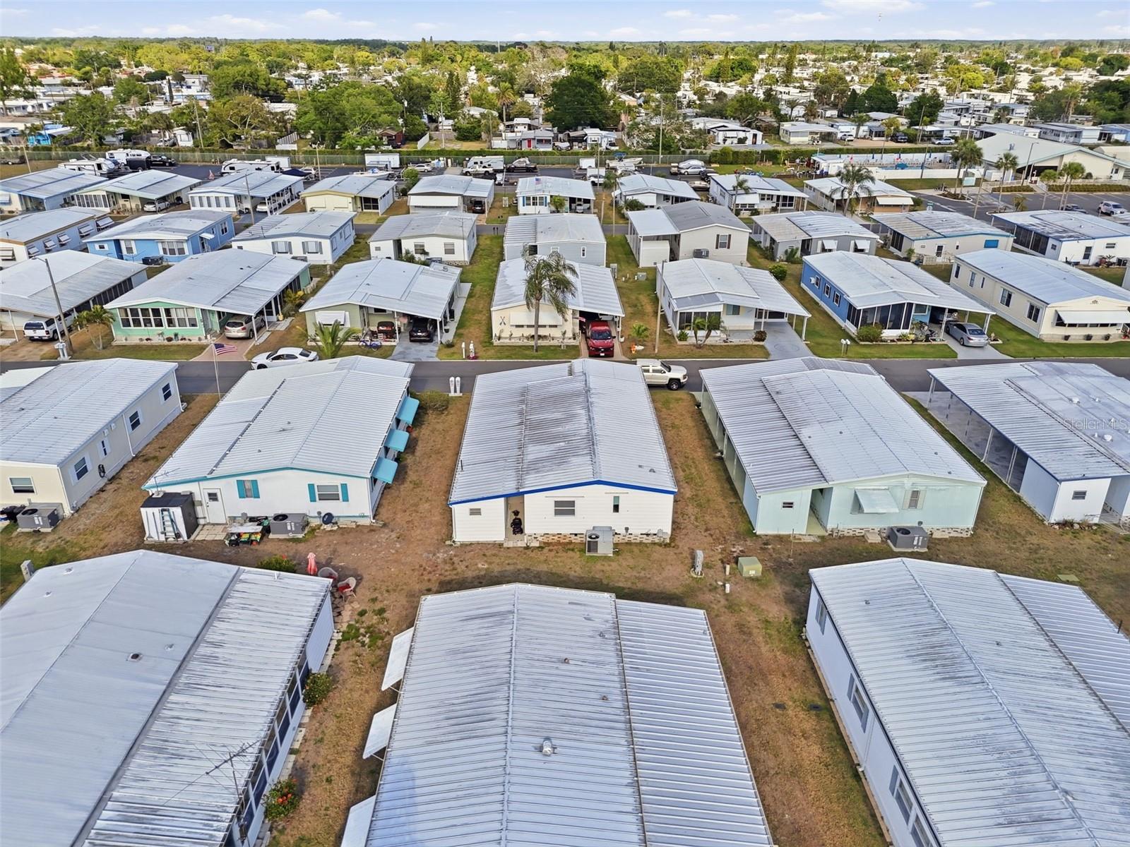 Listing photo id 25 for 2049 Manoa Drive