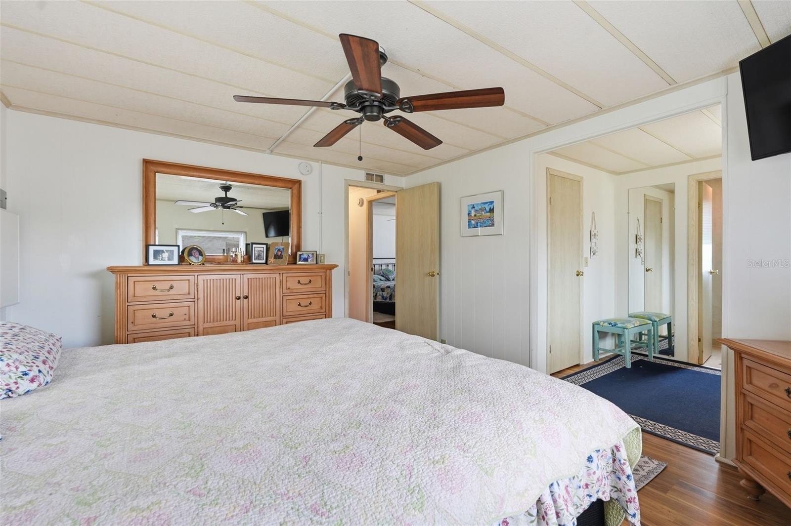 Listing photo id 1 for 2049 Manoa Drive