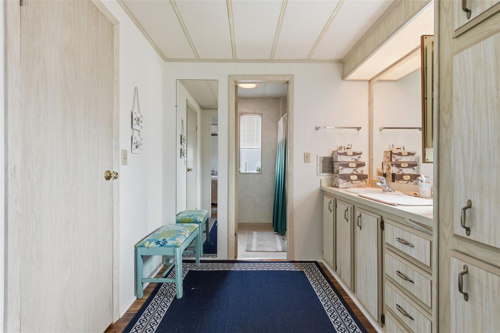 Listing photo id 2 for 2049 Manoa Drive