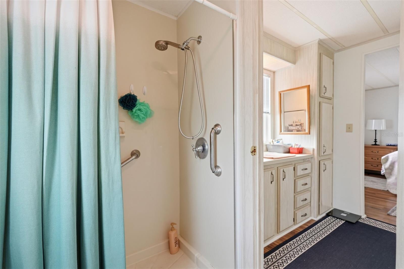 Listing photo id 3 for 2049 Manoa Drive