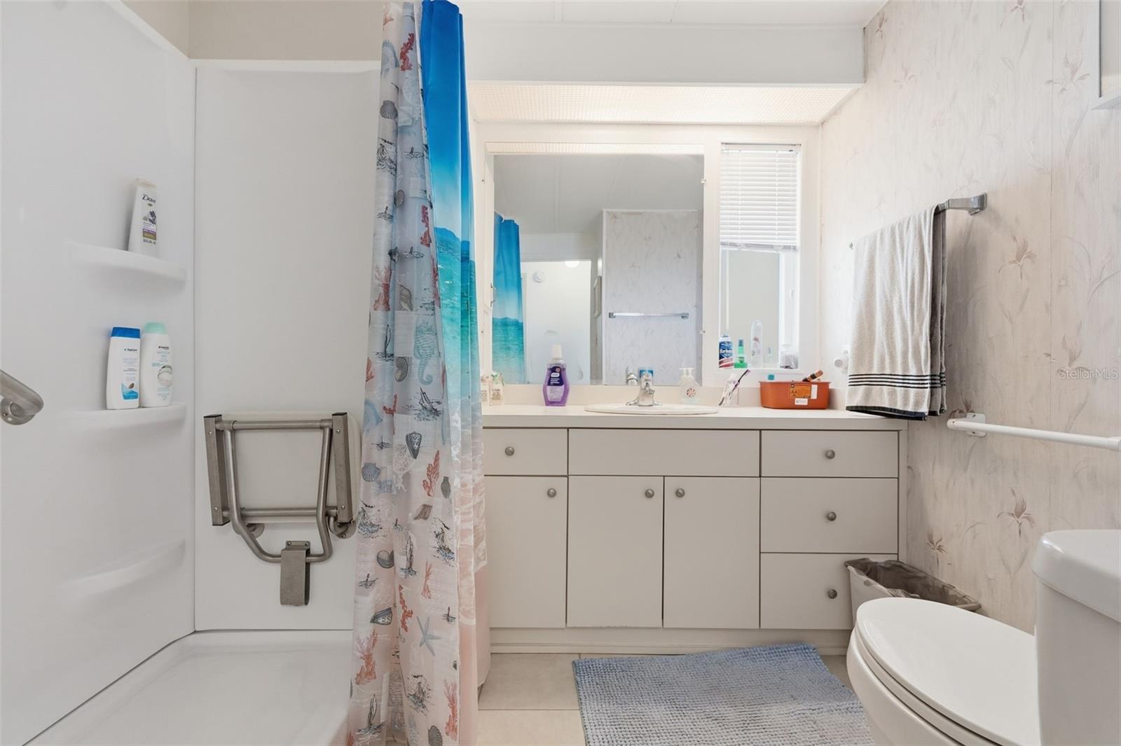 Listing photo id 5 for 2049 Manoa Drive