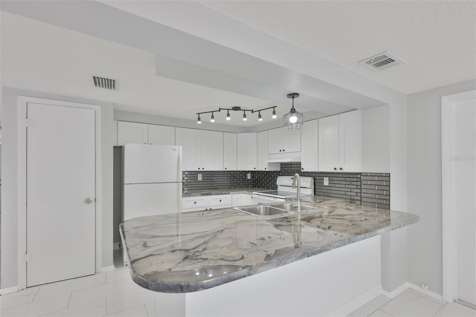 Image 11 of 32 For 5637 Golden Nugget Drive