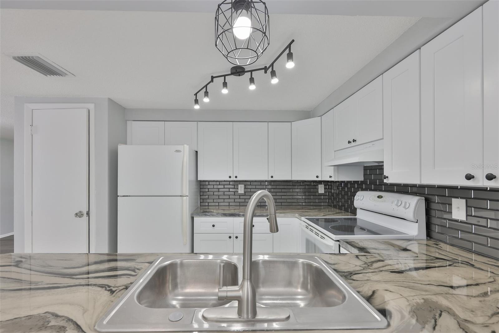 Image 12 of 32 For 5637 Golden Nugget Drive