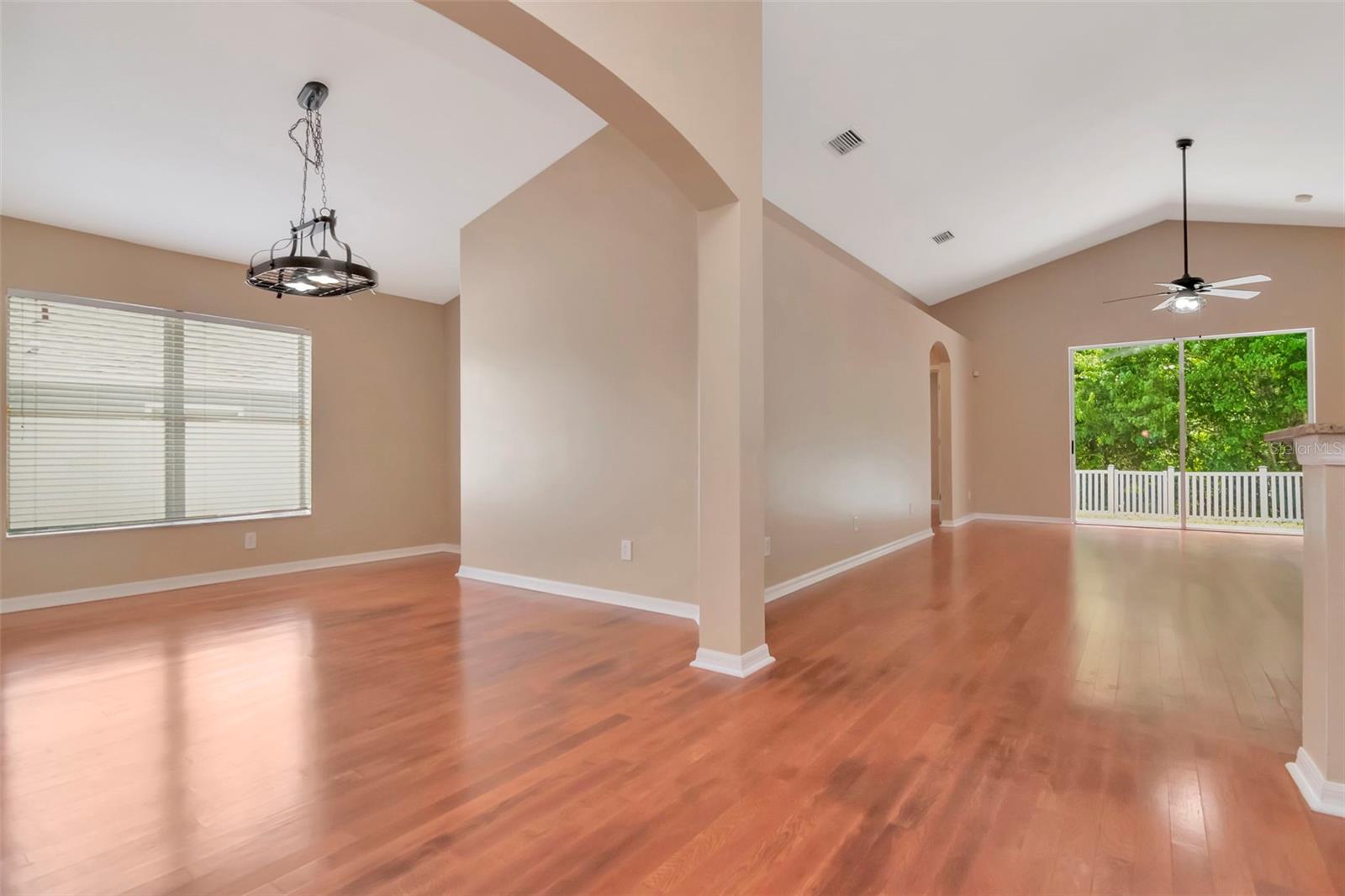 Listing photo id 8 for 3201 Dunstable Drive