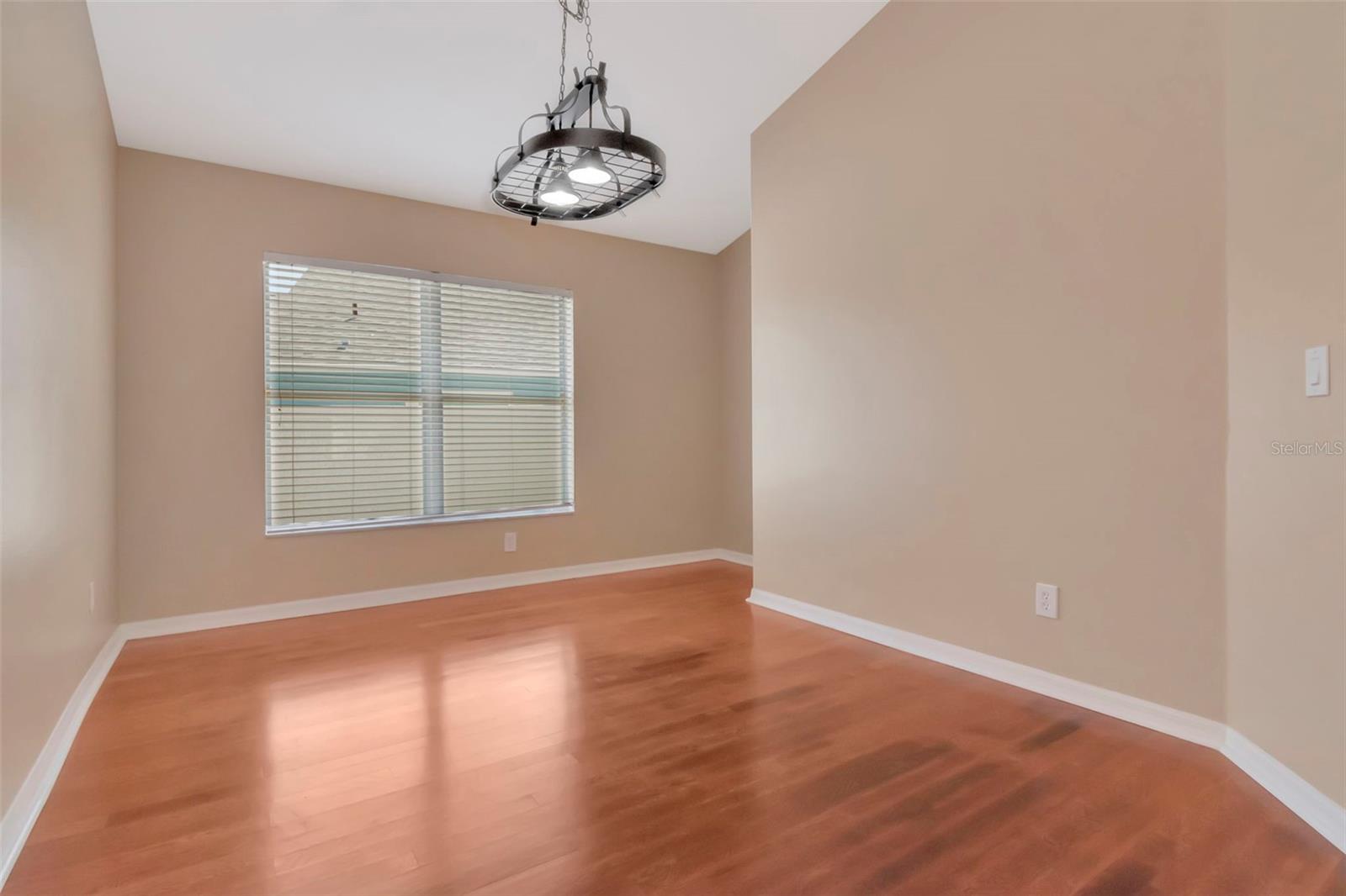 Listing photo id 9 for 3201 Dunstable Drive