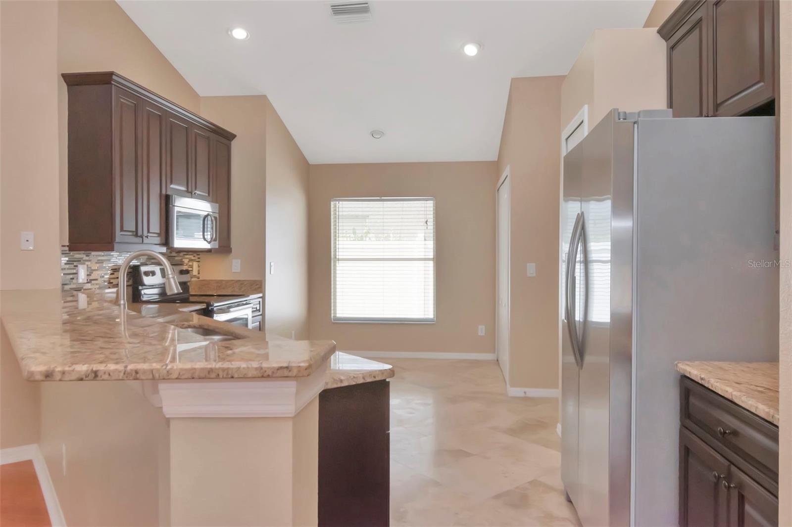 Listing photo id 11 for 3201 Dunstable Drive