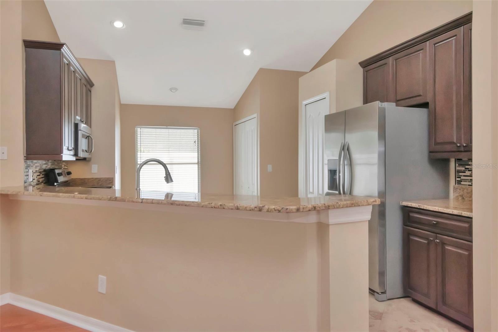 Listing photo id 12 for 3201 Dunstable Drive