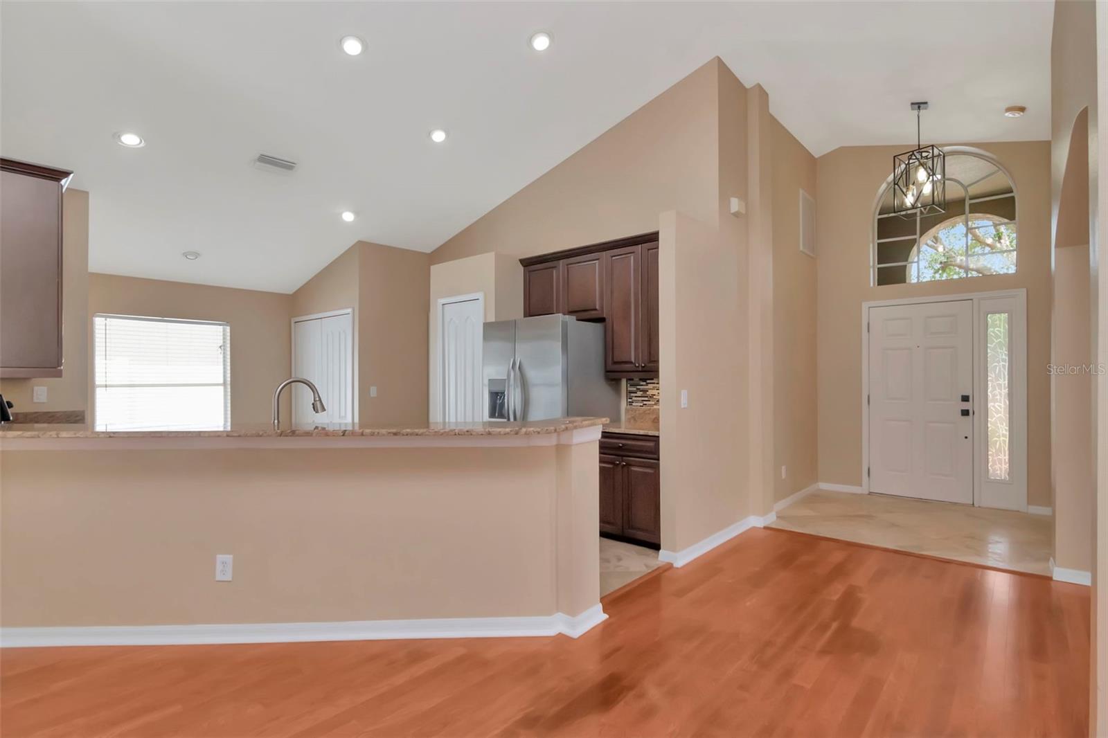 Listing photo id 13 for 3201 Dunstable Drive