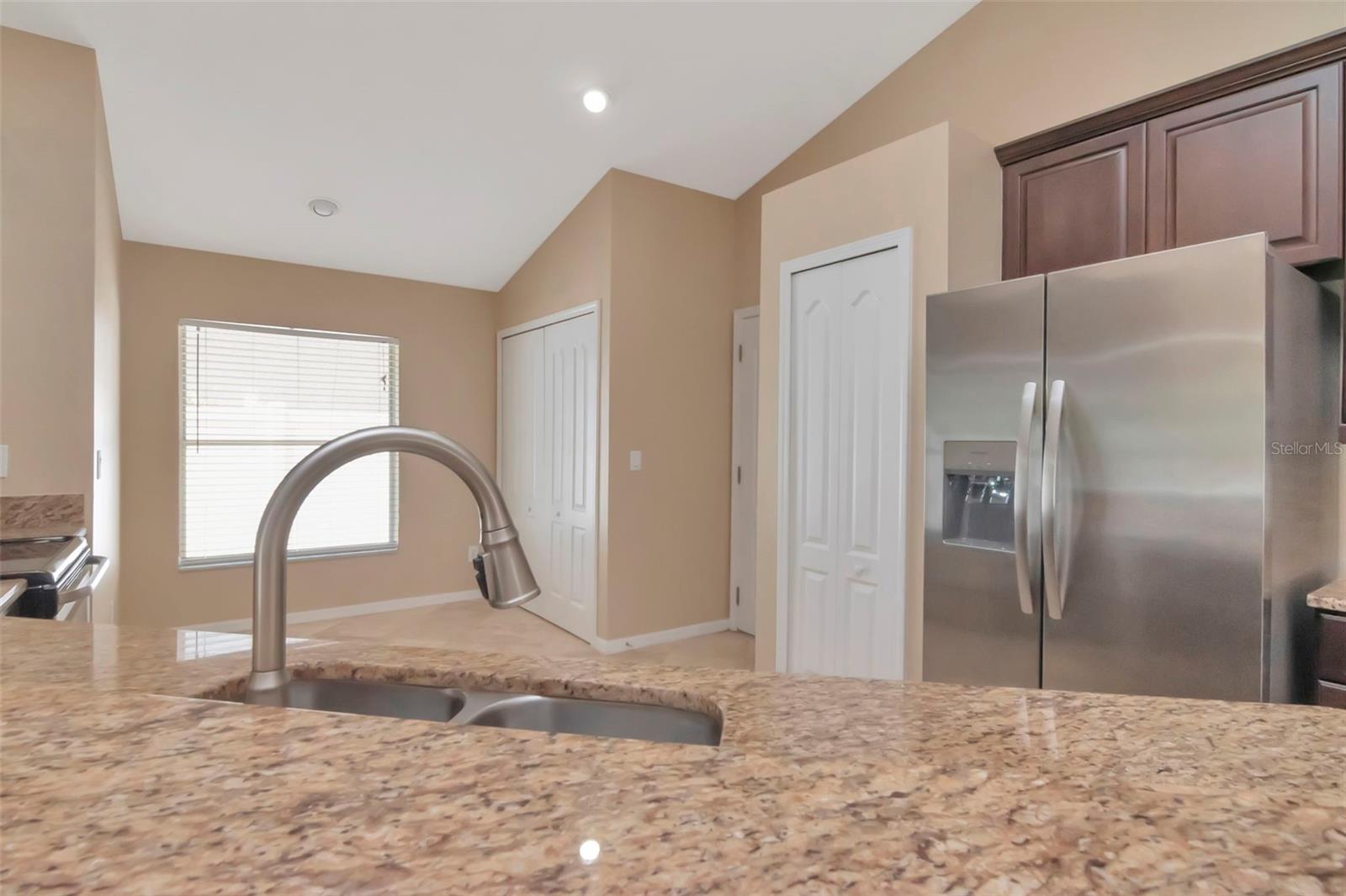 Listing photo id 15 for 3201 Dunstable Drive