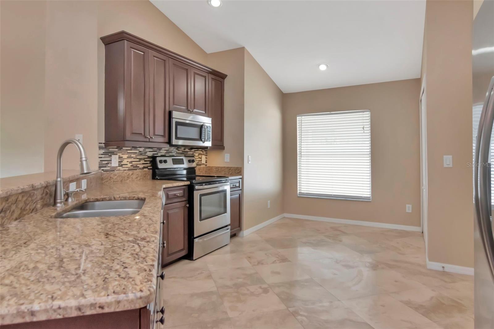 Listing photo id 17 for 3201 Dunstable Drive