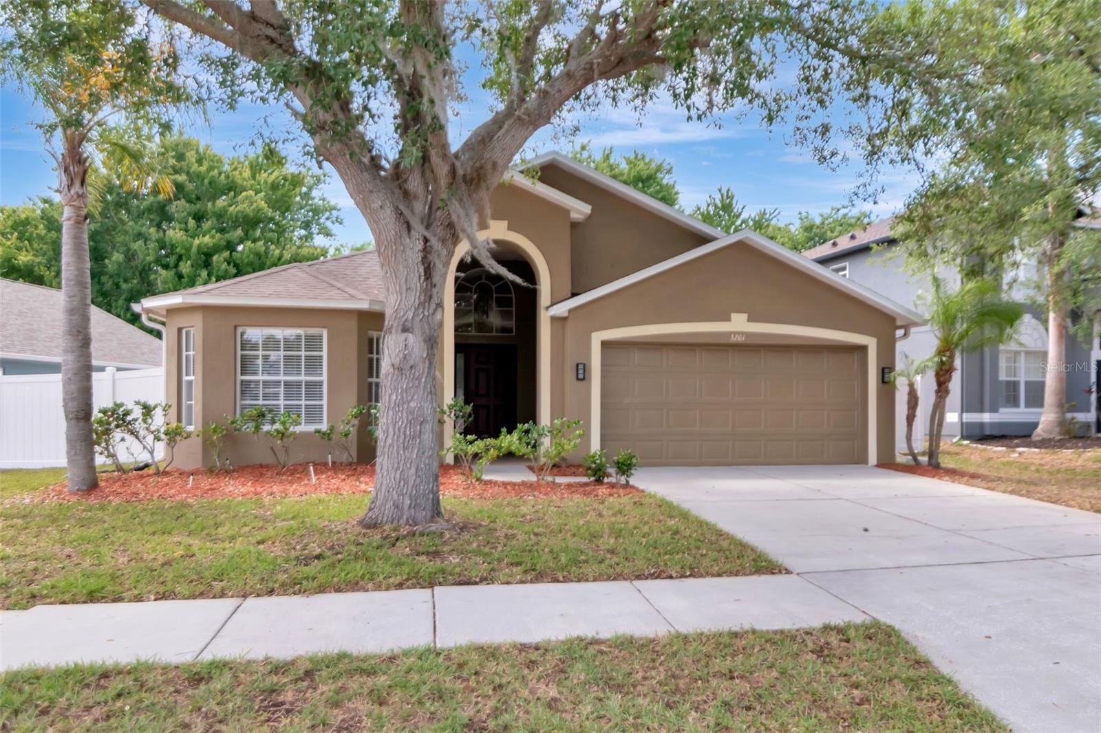 Listing photo id 0 for 3201 Dunstable Drive