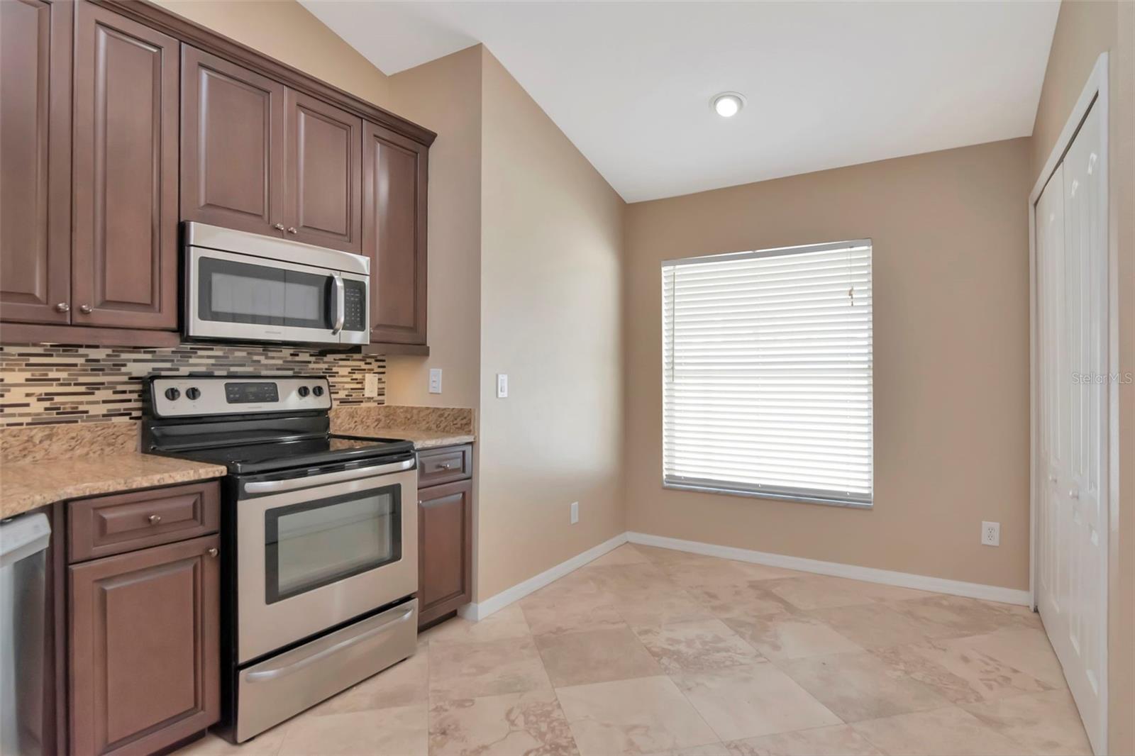 Listing photo id 18 for 3201 Dunstable Drive