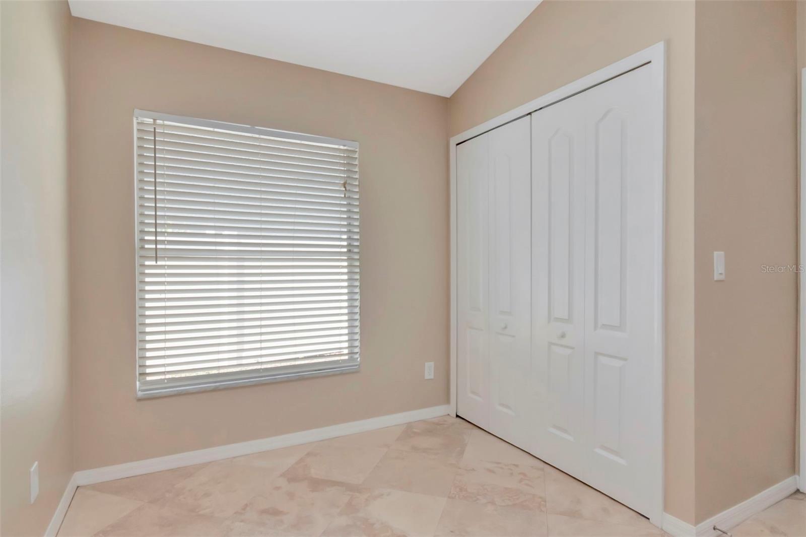 Listing photo id 19 for 3201 Dunstable Drive