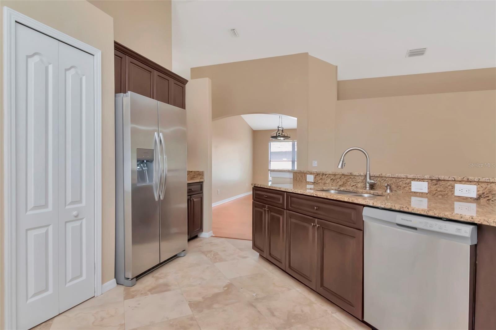 Listing photo id 22 for 3201 Dunstable Drive