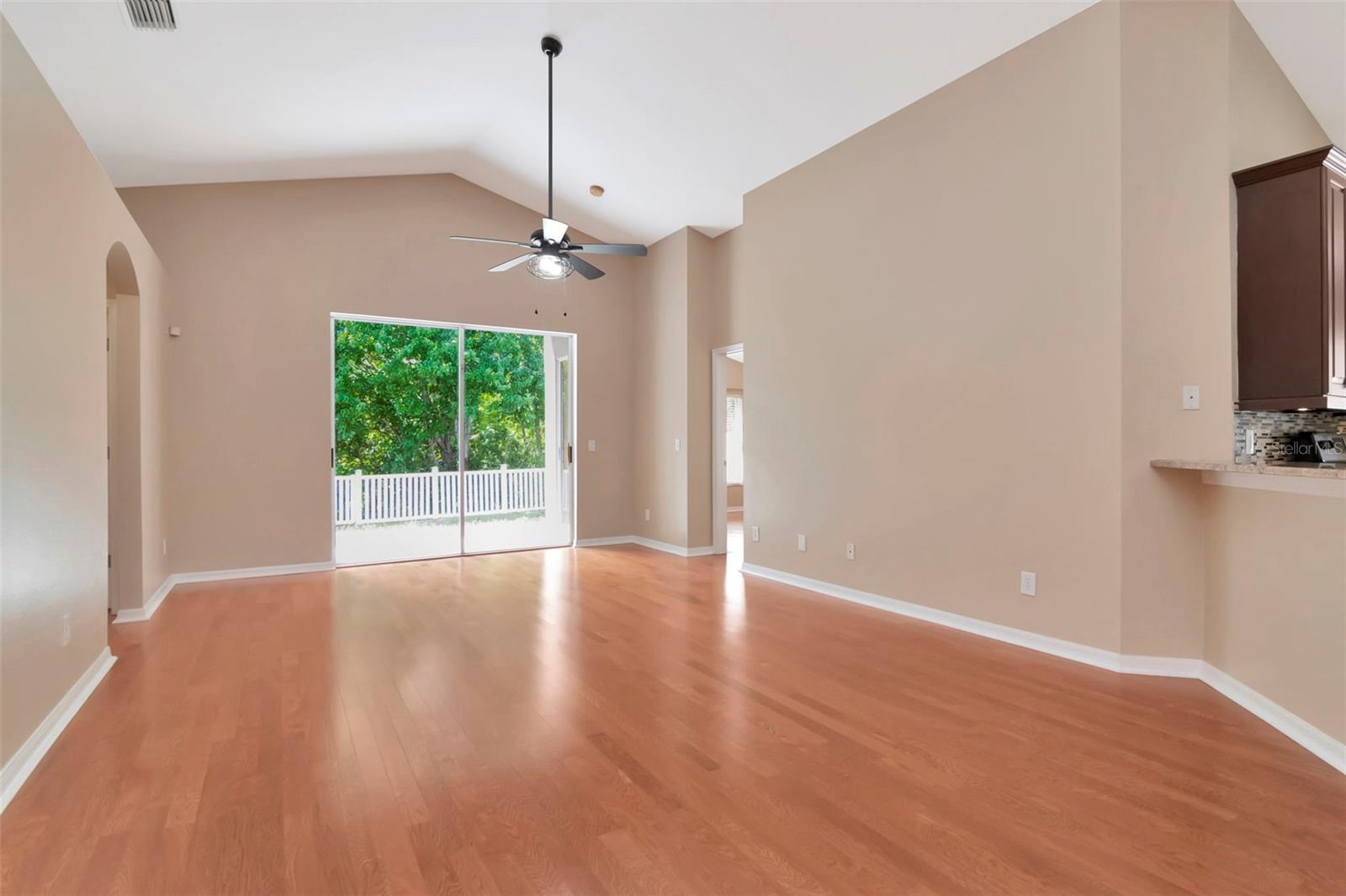 Listing photo id 23 for 3201 Dunstable Drive