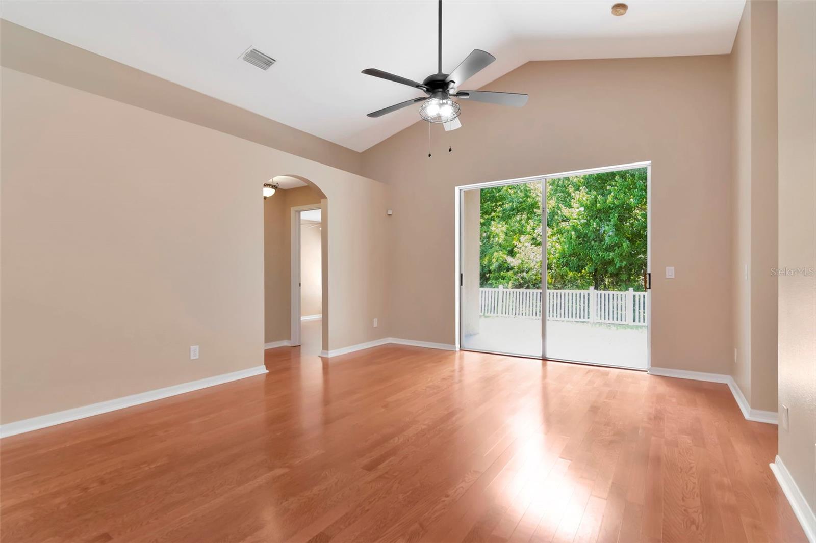 Listing photo id 24 for 3201 Dunstable Drive