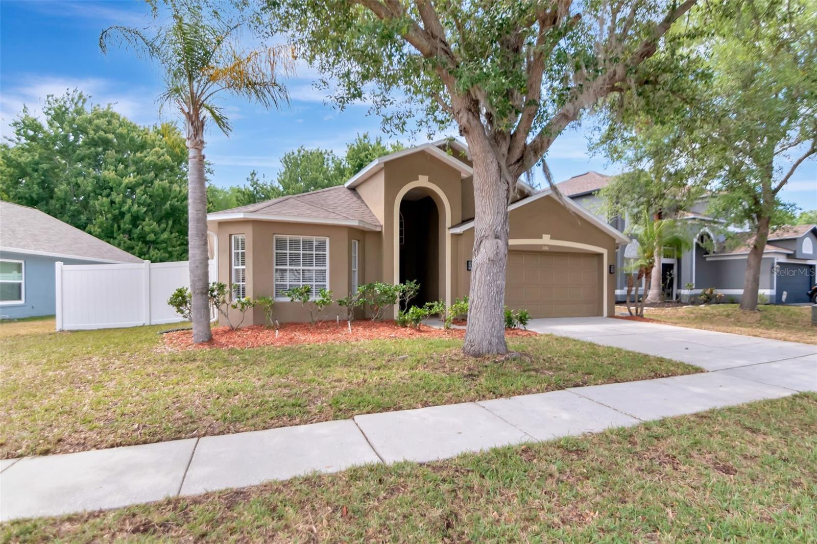 Listing photo id 1 for 3201 Dunstable Drive