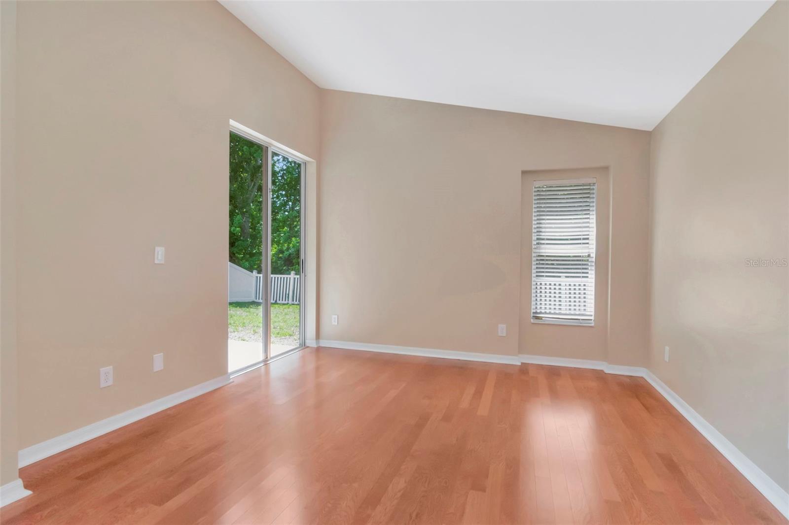 Listing photo id 28 for 3201 Dunstable Drive