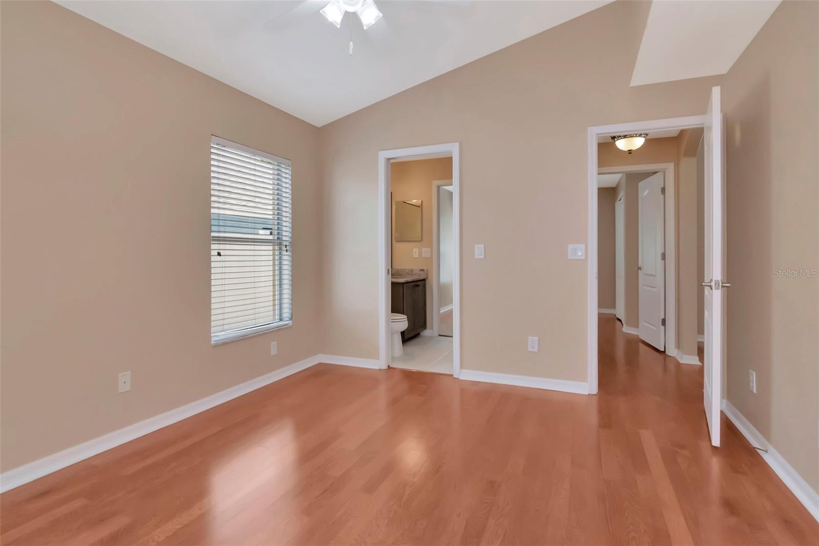 Listing photo id 36 for 3201 Dunstable Drive