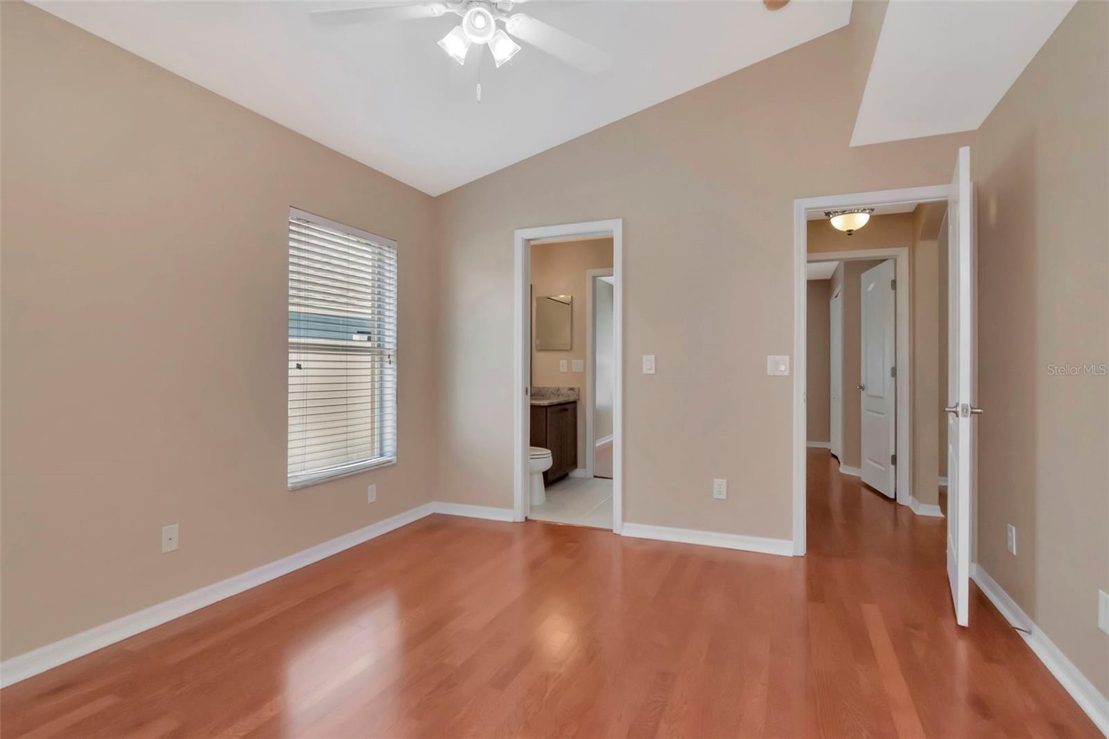 Listing photo id 37 for 3201 Dunstable Drive