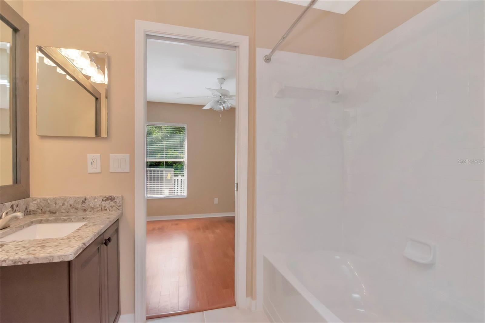 Listing photo id 38 for 3201 Dunstable Drive