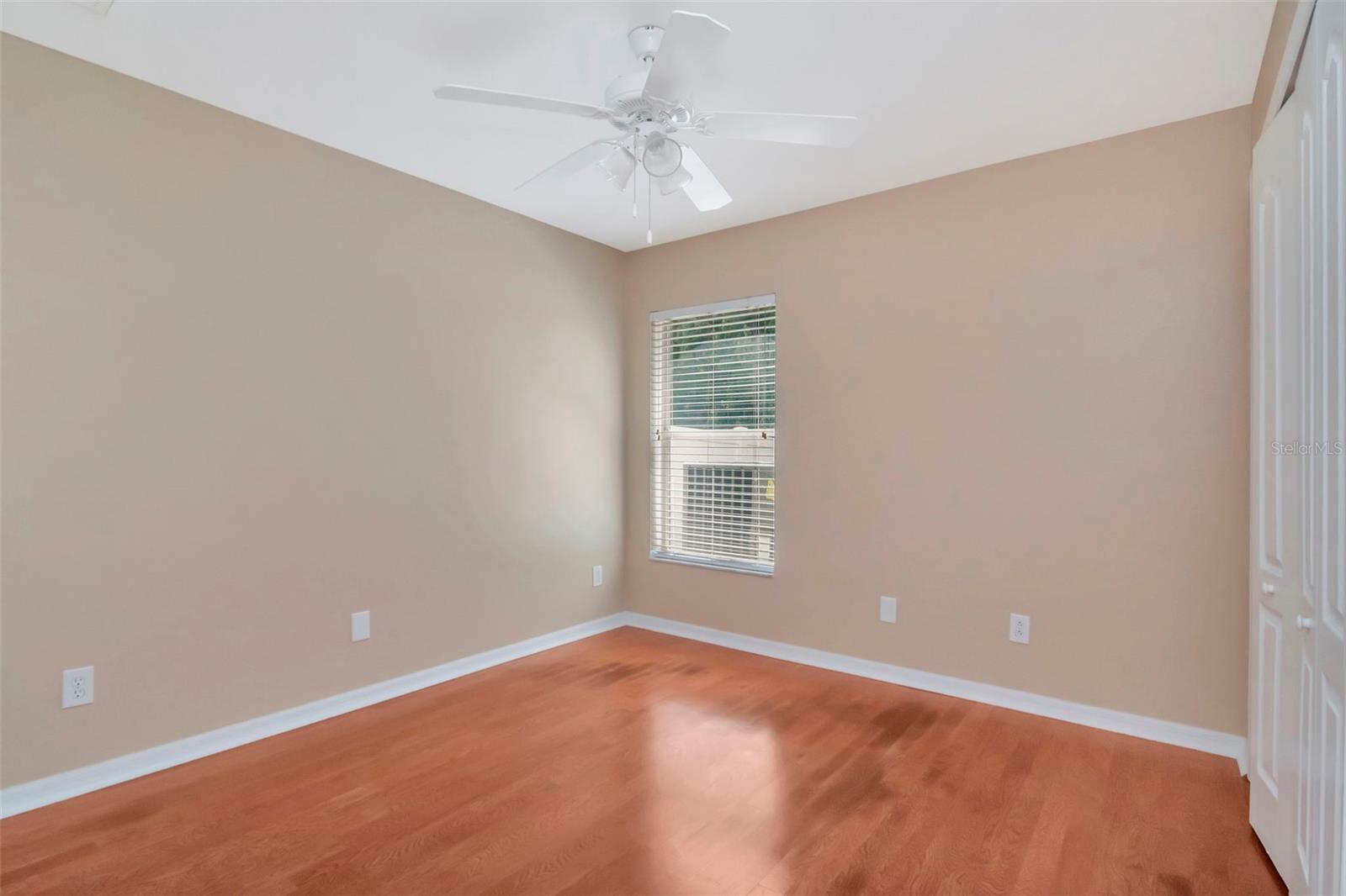 Listing photo id 40 for 3201 Dunstable Drive