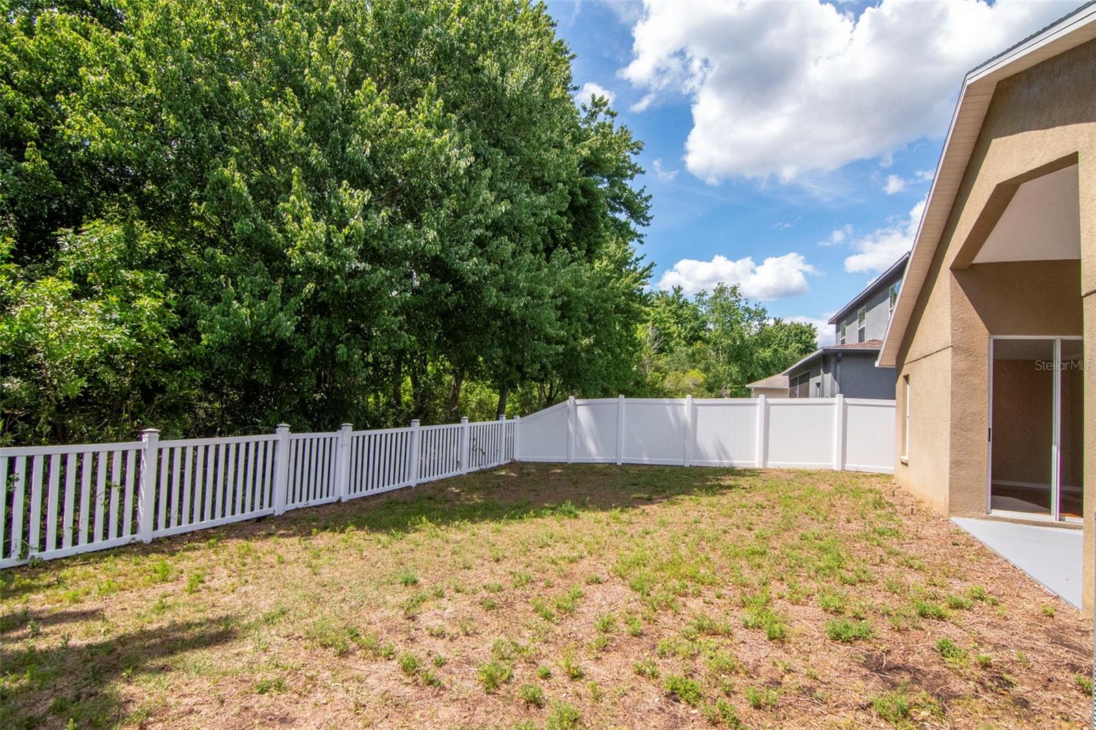 Listing photo id 47 for 3201 Dunstable Drive