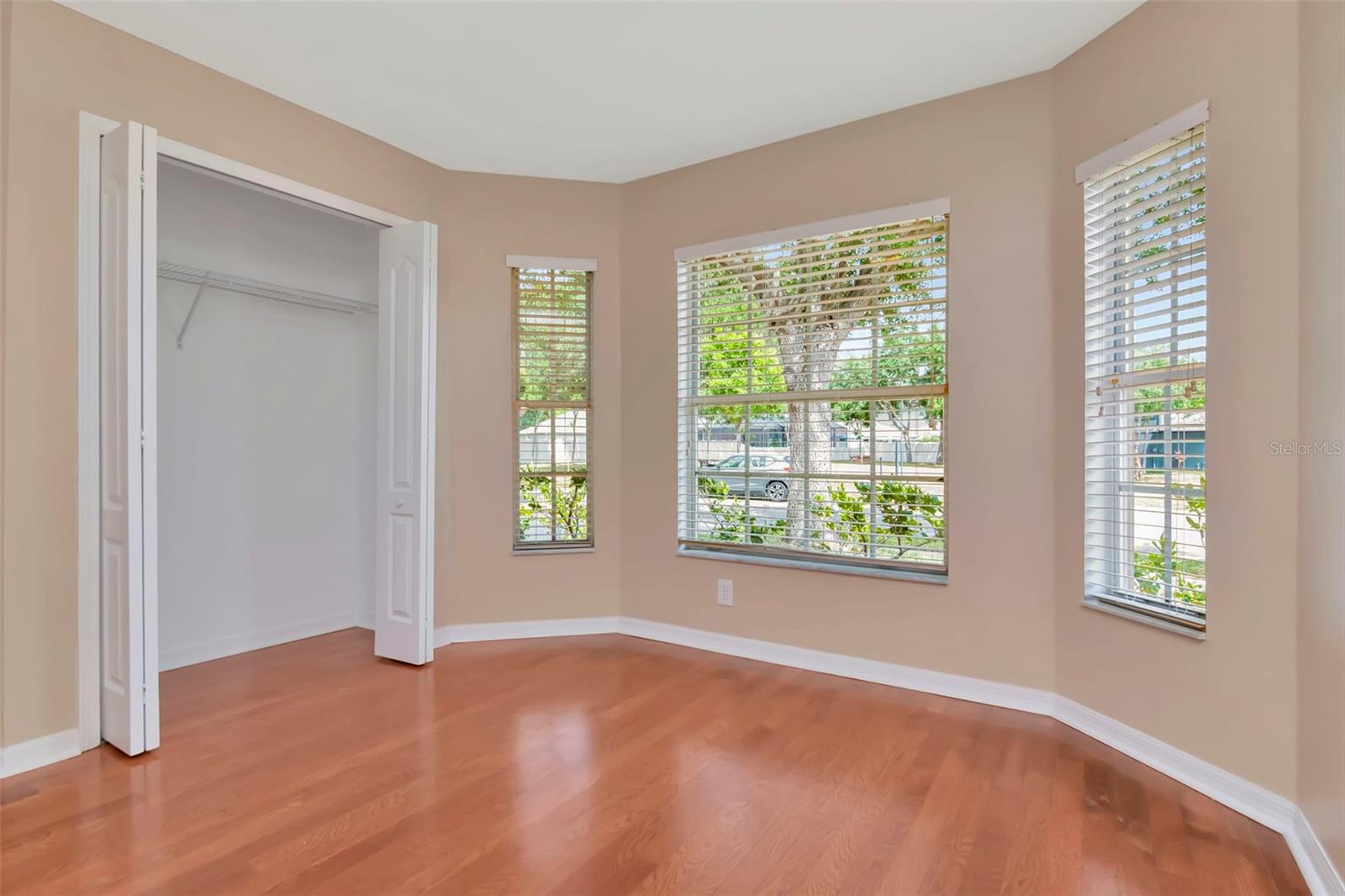 Listing photo id 7 for 3201 Dunstable Drive