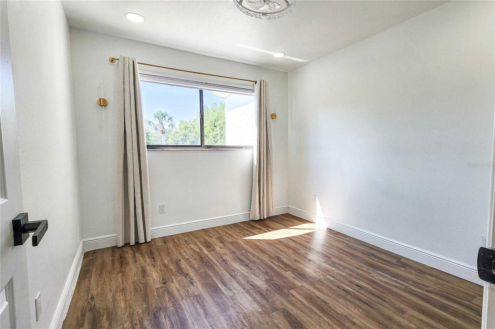 Image 18 of 31 For 16169 Gardendale Drive