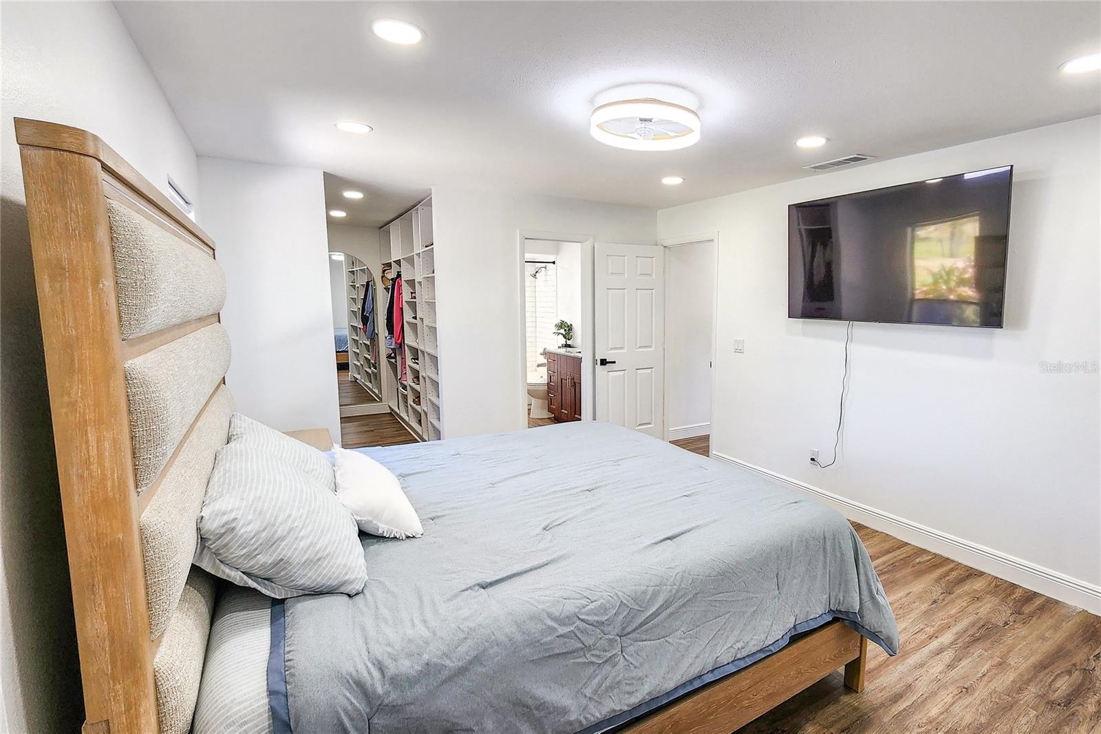 Image 21 of 31 For 16169 Gardendale Drive