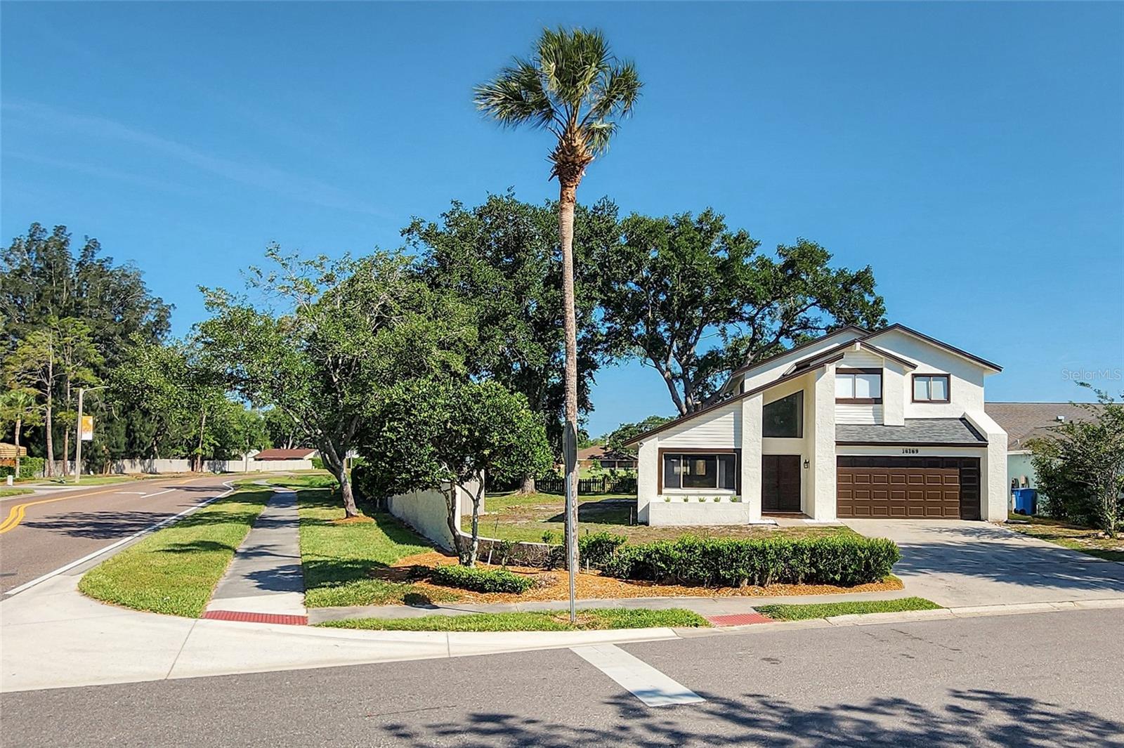 Image 4 of 31 For 16169 Gardendale Drive