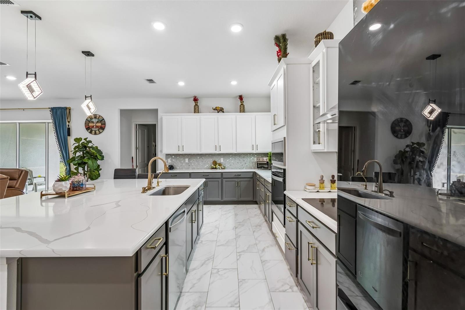 Image 10 of 79 For 19129 Planetree Street