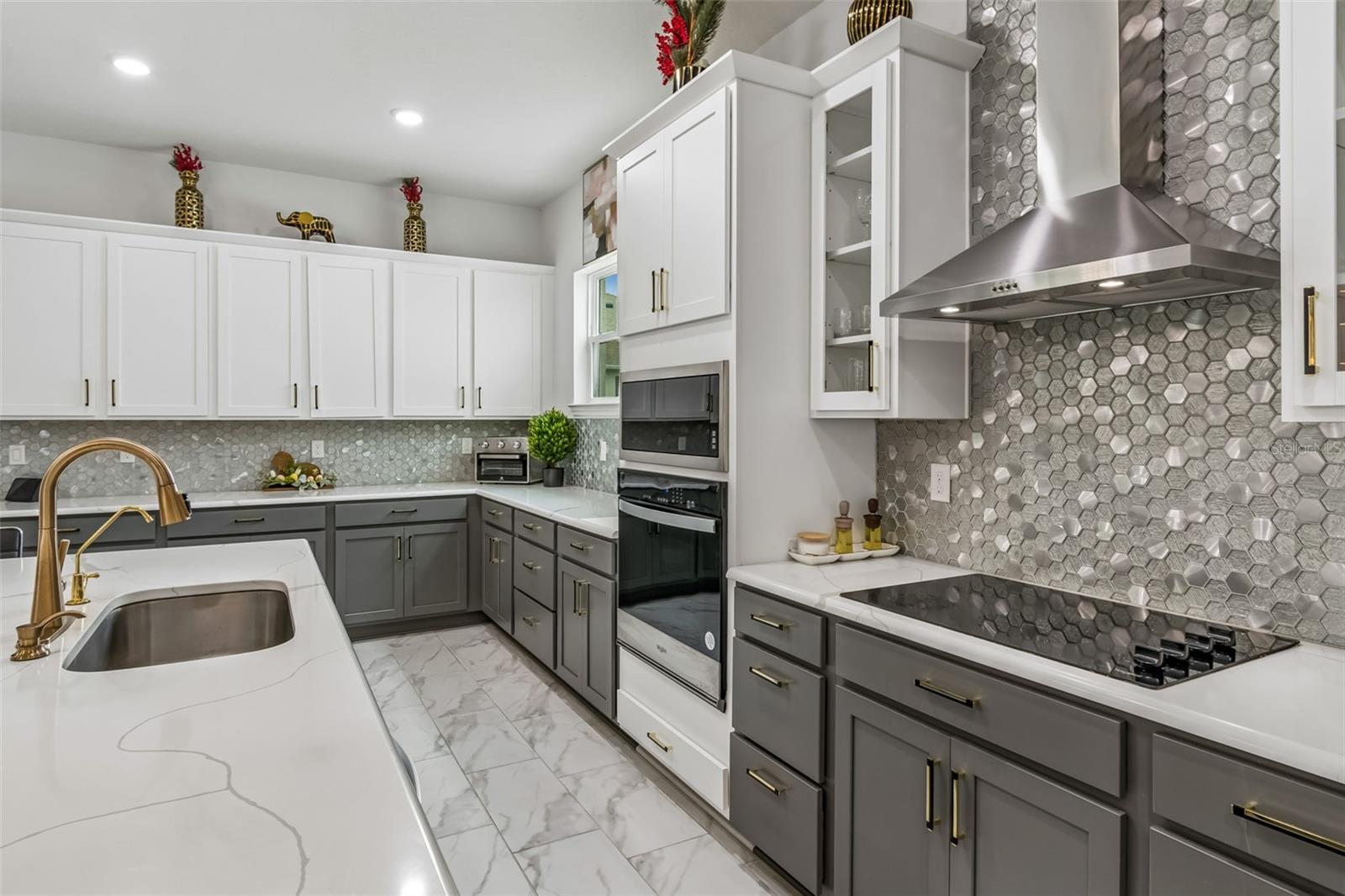 Image 11 of 79 For 19129 Planetree Street